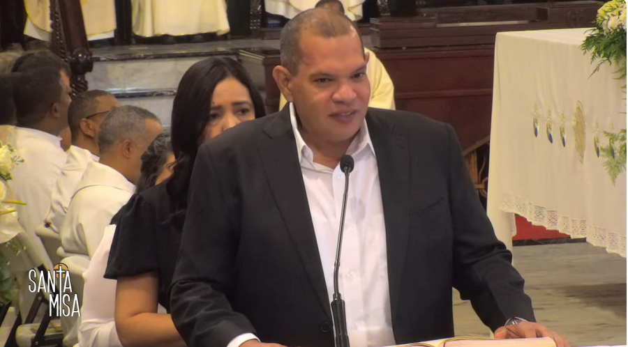 Carlos Guzmán reaparece leyendo Isaías en la Solemne misa Crismal