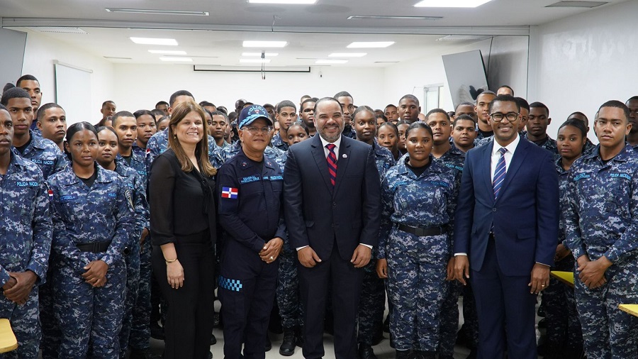 DIGESETT recibe visita del Defensor del Pueblo y refuerza mensaje de respeto en Semana Santa