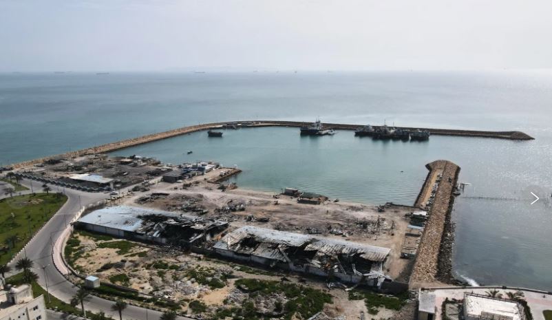 Crudo cae 9% y Wall Street sube por reapertura del estrecho de Ormuz