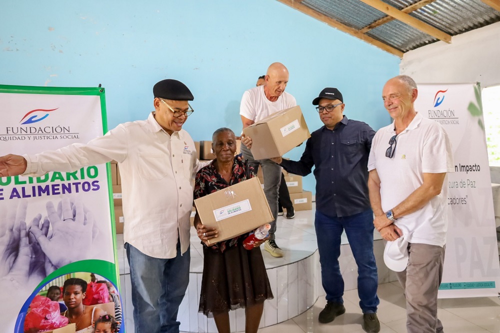 FEJUS entrega alimentos y jornadas de valores familiares en Santo Domingo Norte