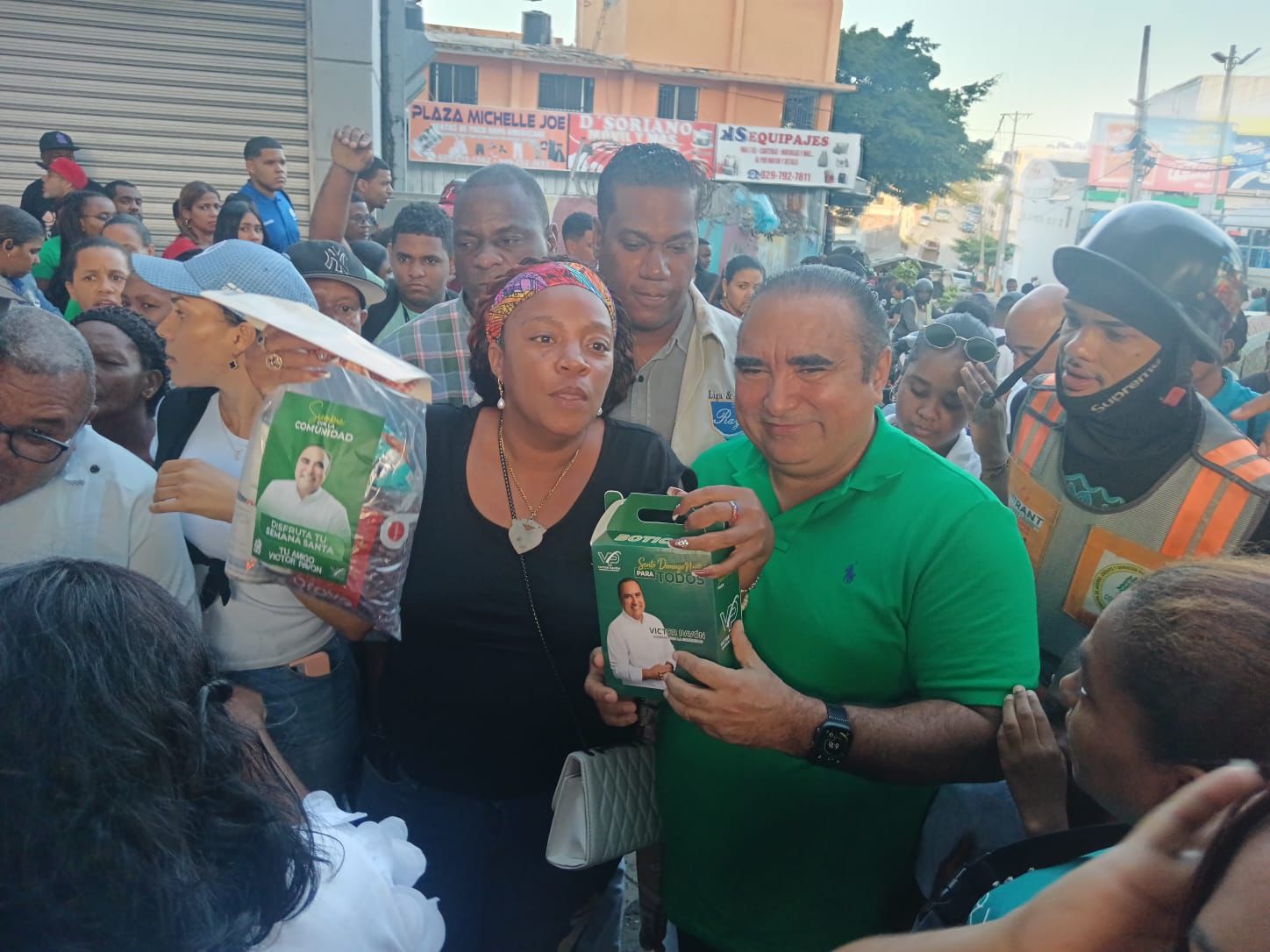 Pavón distribuye combos de habichuelas y kits de primeros auxilios en SDN