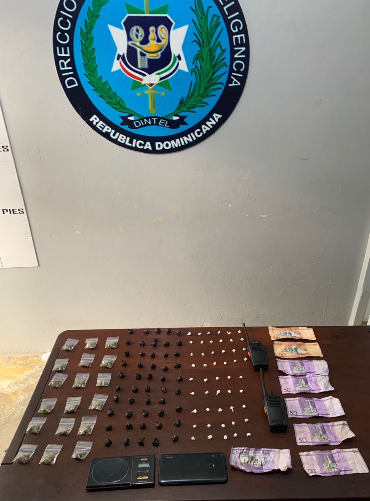 DINTEL y Policía desmantelan presunto punto de drogas en Maizal; hay dos detenidos