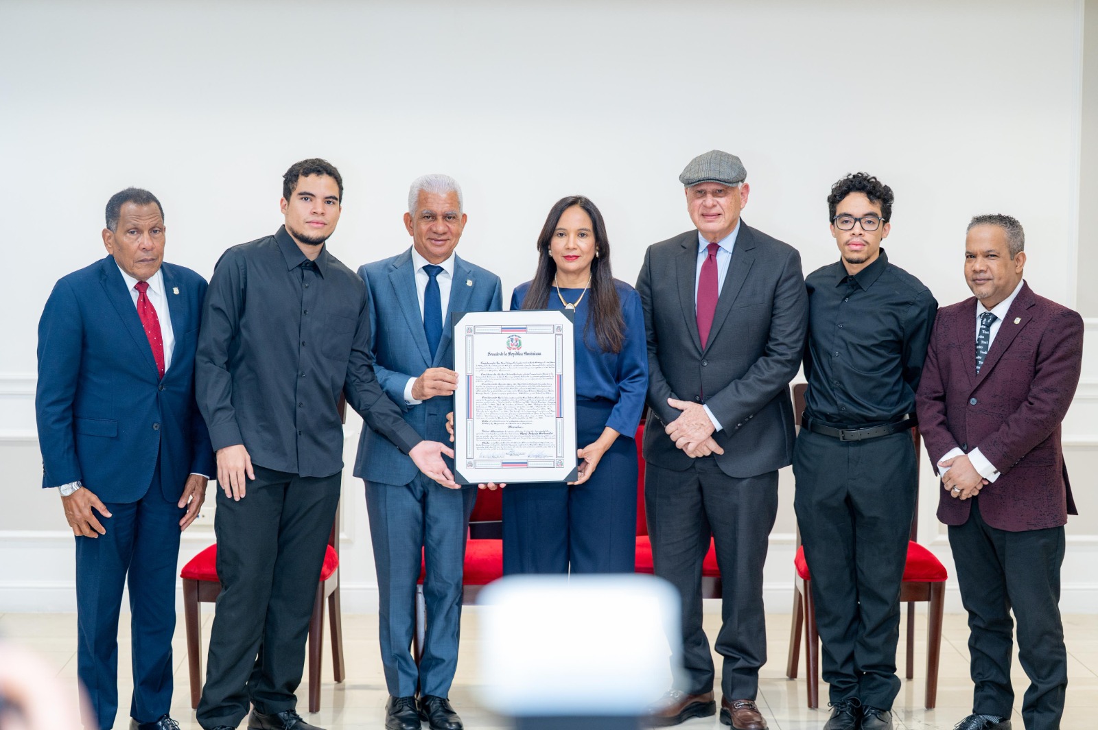 Senado rinde homenaje póstumo al cineasta René Fortunato