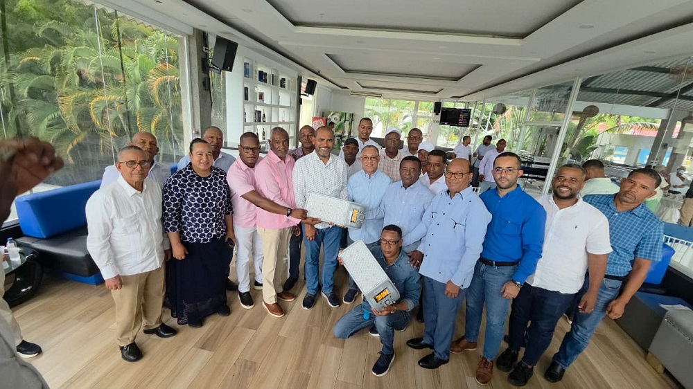 Senador gestiona energía para zonas rurales de Elías Piña