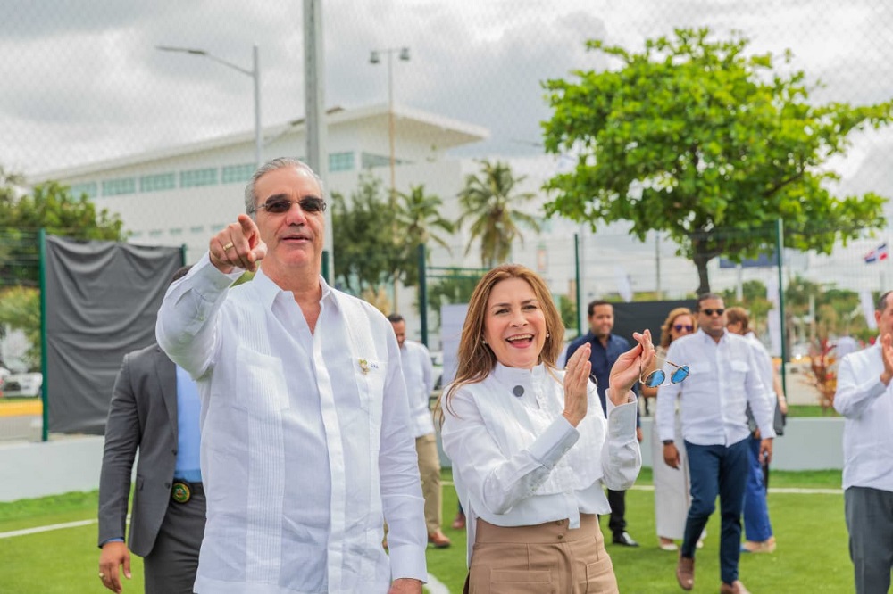 Presidente Abinader y alcaldesa Carolina Mejía inauguran Malecón Deportivo