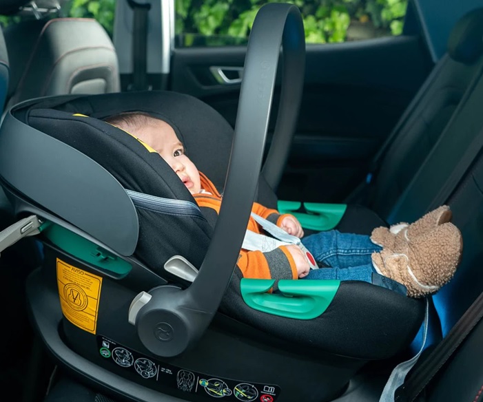 Retiran del mercado miles de sillas de auto para bebés vendidas por Walmart