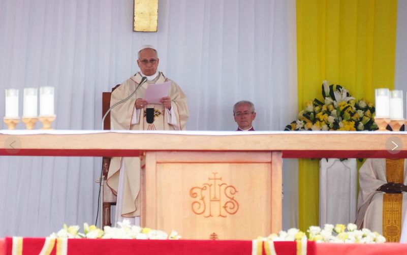 Papa insta a jóvenes de África a resistir las tentaciones de la migración y la corrupción en Camerún