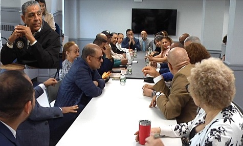 Adriano Espaillat impulsa campaña en el Alto Manhattan junto congresista electa Analilia Mejía