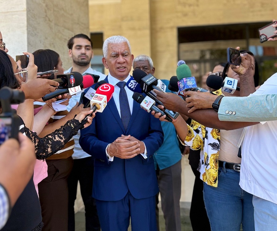 Ricardo de los Santos califica de preocupante el alza del petróleo