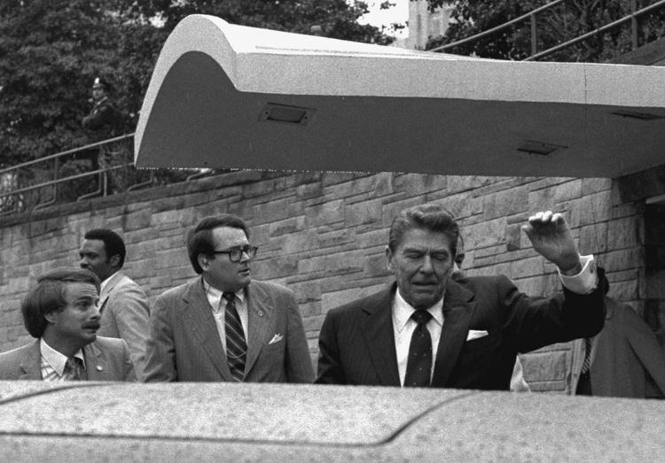 El sonido de disparos evoca ecos inquietantes del atentado a Reagan en el mismo hotel de Washington