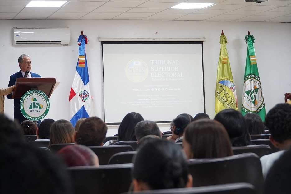 TSE capacita a más de un centenar de abogados en Moca sobre rectificación de actas del Estado Civil