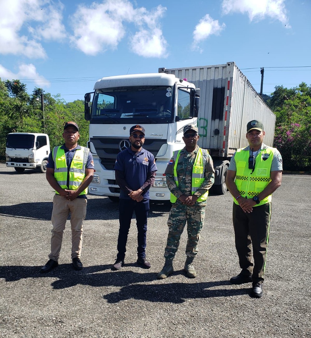 DIGESETT e INTRANT realizan operativos de vehículos pesados por circular en carril izquierdo