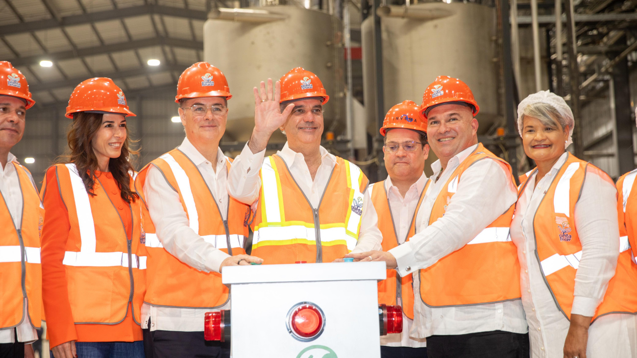 Abinader inaugura Planta Renacer, primera del Caribe en producir resina PET reciclada para alimentos