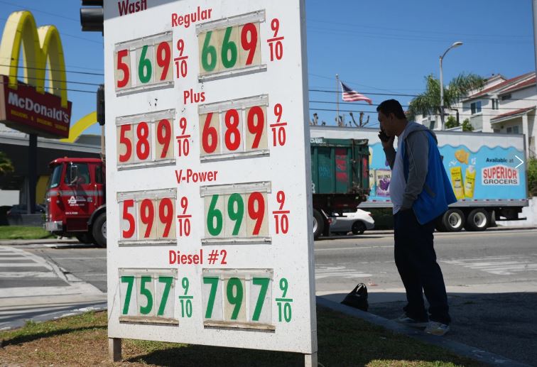 Las gasolineras tribales ofrecen un respiro de los altos precios durante la guerra de Irán