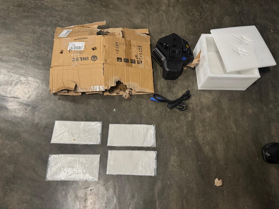 DNCD ocupa 12 láminas de presunta cocaína en el AILA