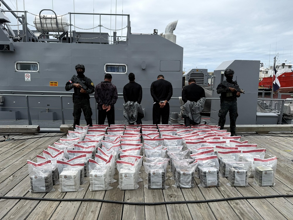 Atrapan cuatro venezolanos con 450 paquetes de presunta cocaína en Punta Salinas