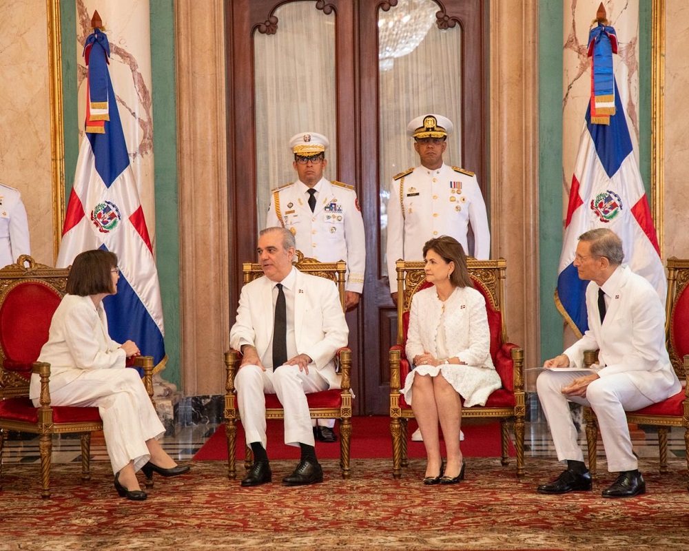 Presidente Abinader acredita seis nuevos embajadores en RD