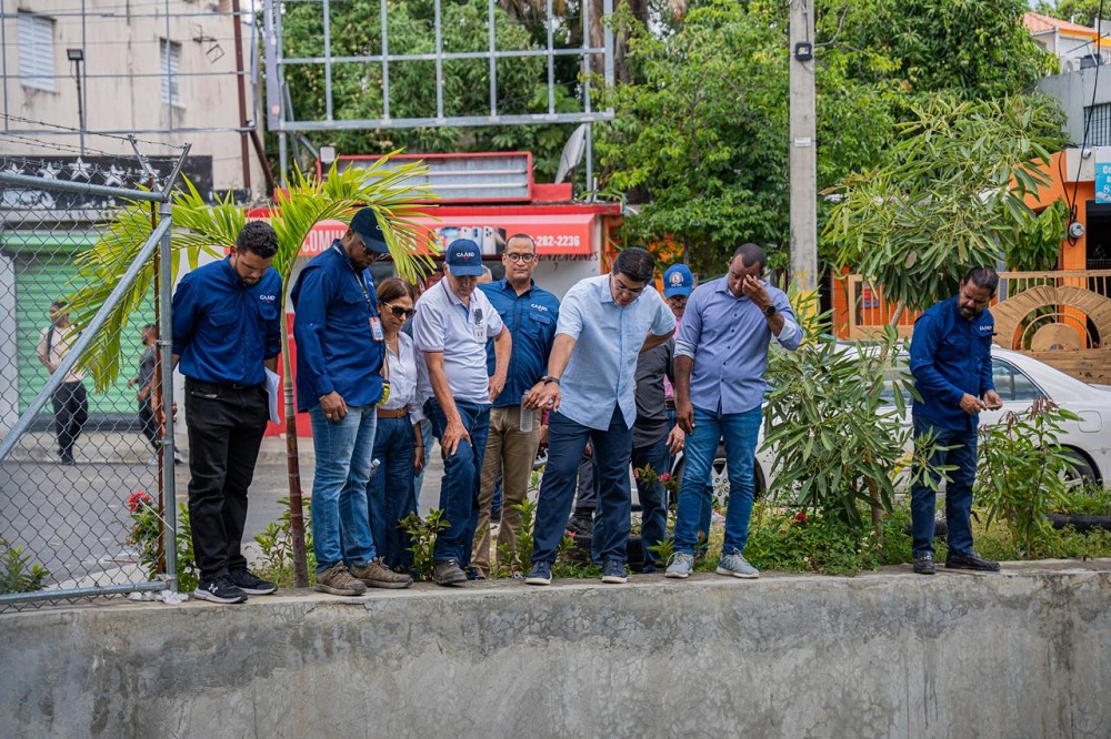 Fellito Suberví inspecciona trabajos en cañadas Guajimía y Los Girasoles