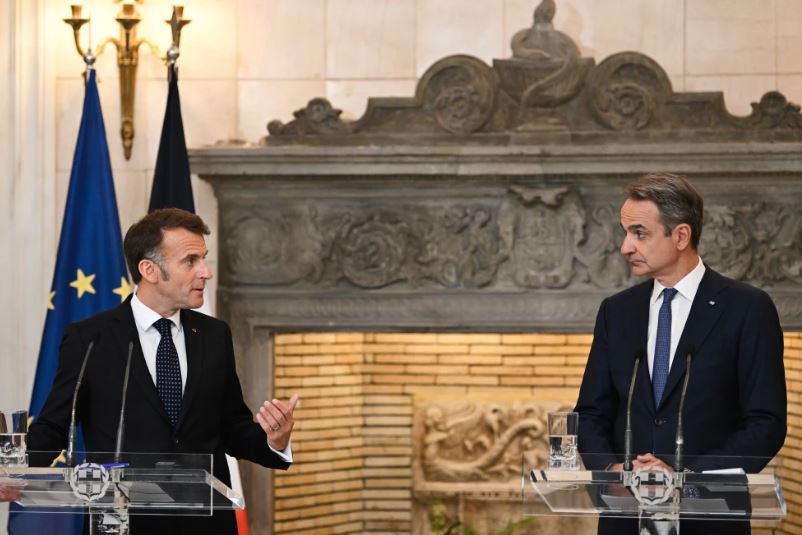 Líderes de Francia y Grecia dicen que gasto militar de la UE no sustituye a la OTAN