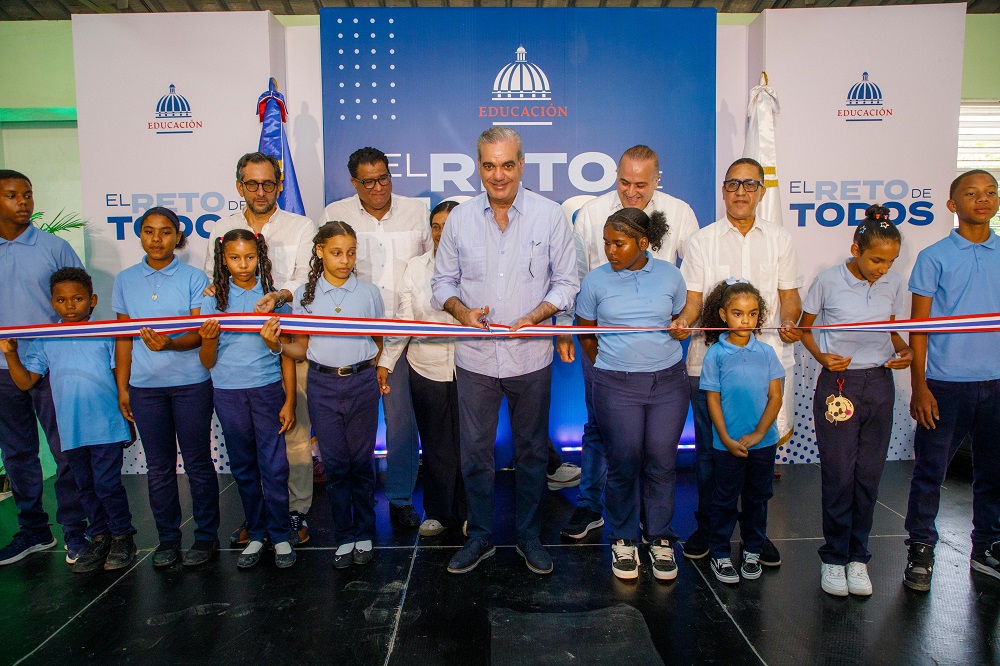 Abinader inaugura Nuevo liceo en Copeyito, Río San Juan, tras 14 años de espera