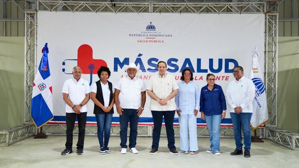 Ministerio de Salud acerca servicios médicos gratuitos a la población de Monte Plata