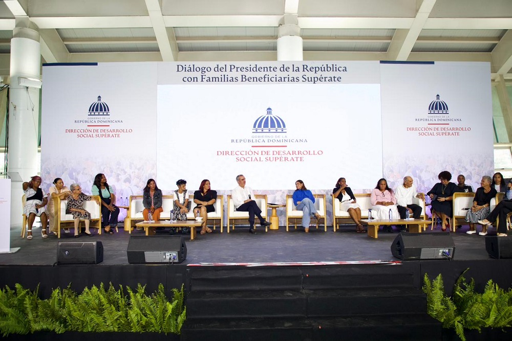 Abinader escucha a 6,000 familias y reafirma su apoyo a Supérate