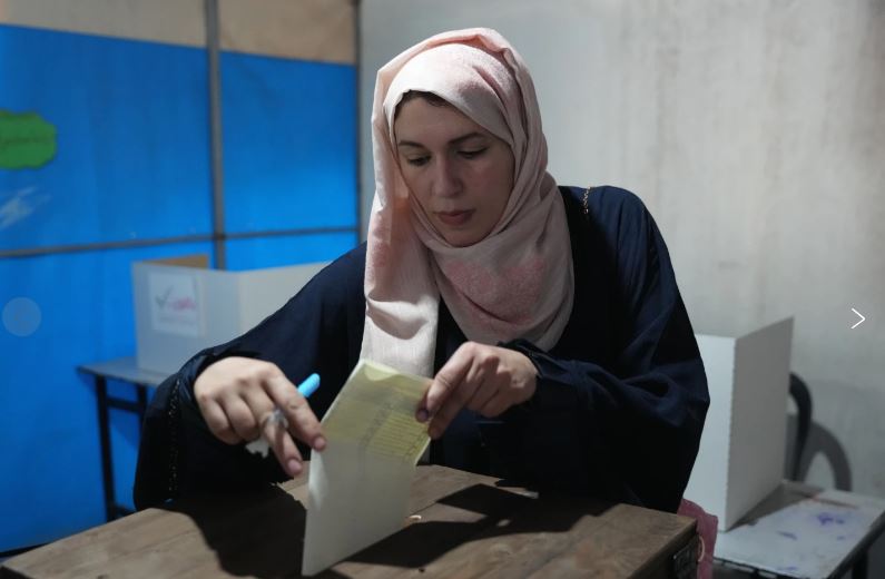 Palestinos votan en elecciones locales en Cisjordania y parte de Gaza