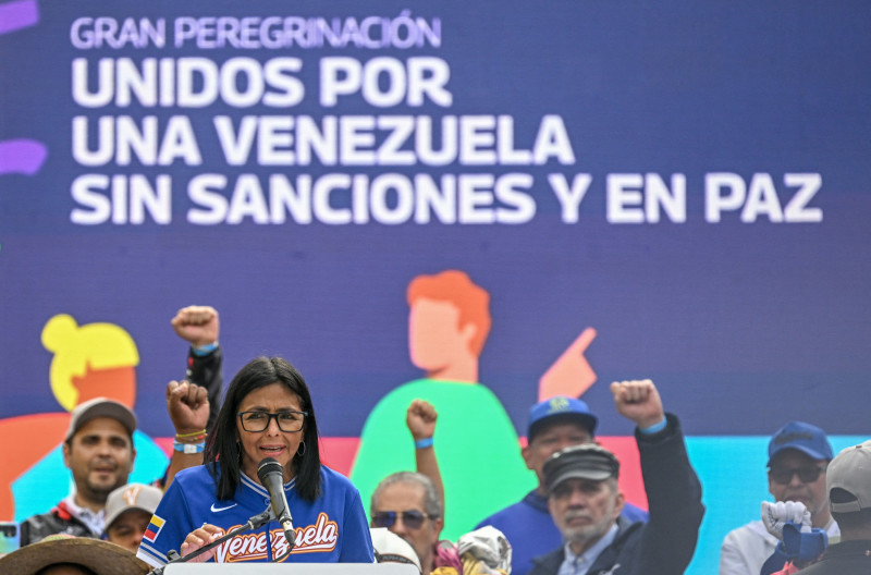 Presidenta interina de Venezuela Delcy Rodríguez anuncia aumento salarial de 26% a 240 dólares mensuales