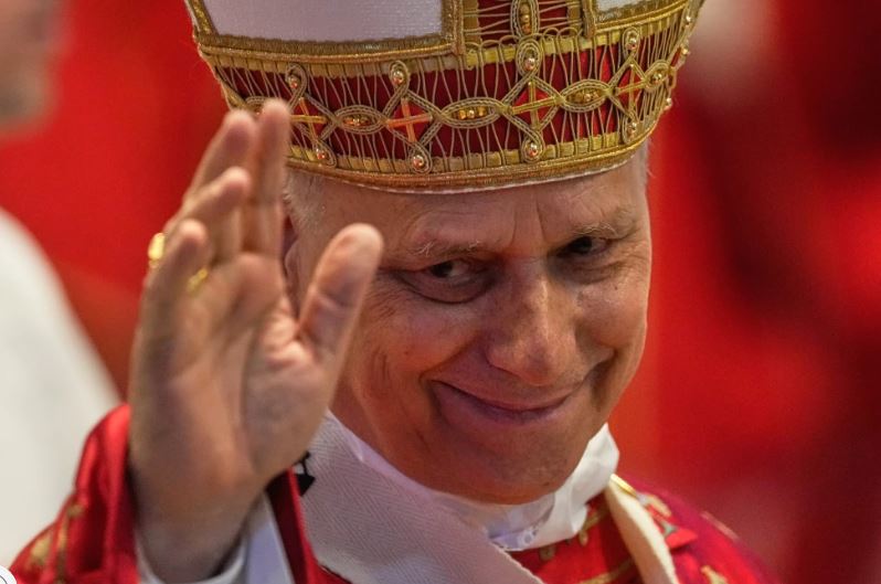 El papa pide una regulación firme de la IA en una encíclica sobre el futuro de la humanidad