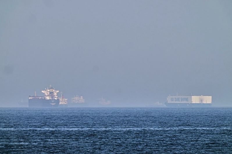 EEUU dispara contra buques petroleros iraníes en medio de tensiones en el estrecho de Ormuz