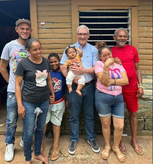Gonzalo Castillo realiza recorridos por La Cuaba y Pedro Brand en Santo Domingo