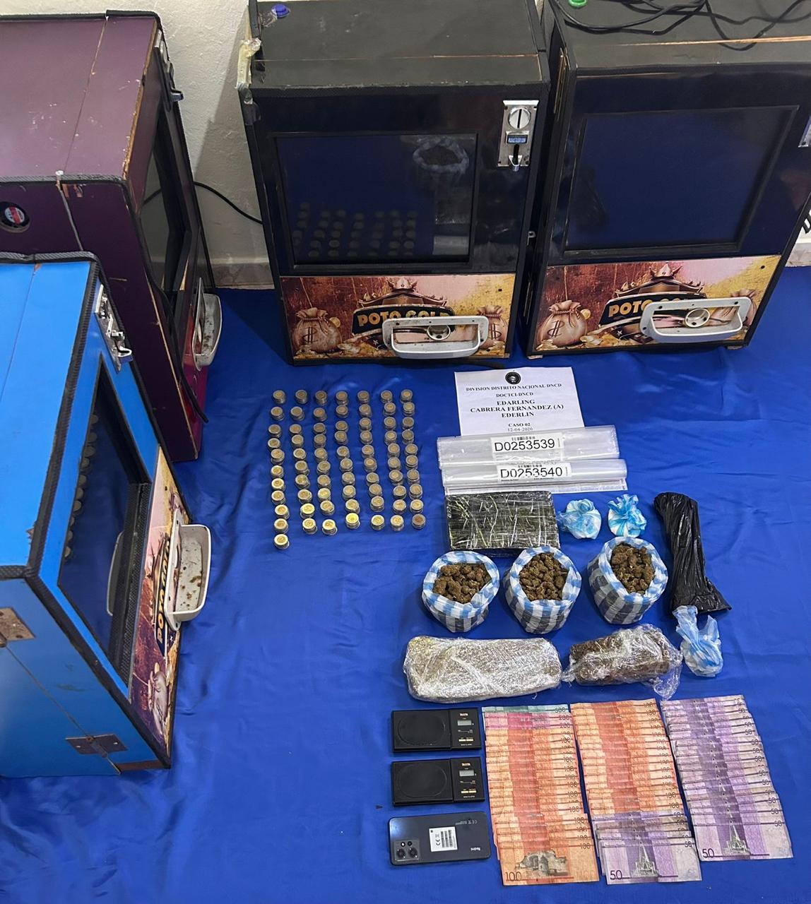 Agentes de la DNCD arrestan a siete personas, ocupan cocaína, marihuana y crack