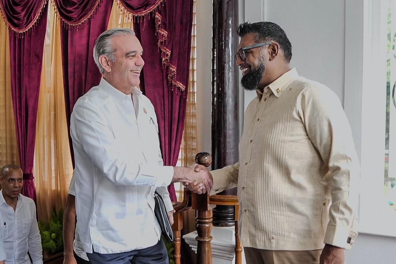 Abinader llega a Casa de Gobierno en Guyana; sostendrá reunión bilateral con su homólogo Mohamed Irfaan Alí