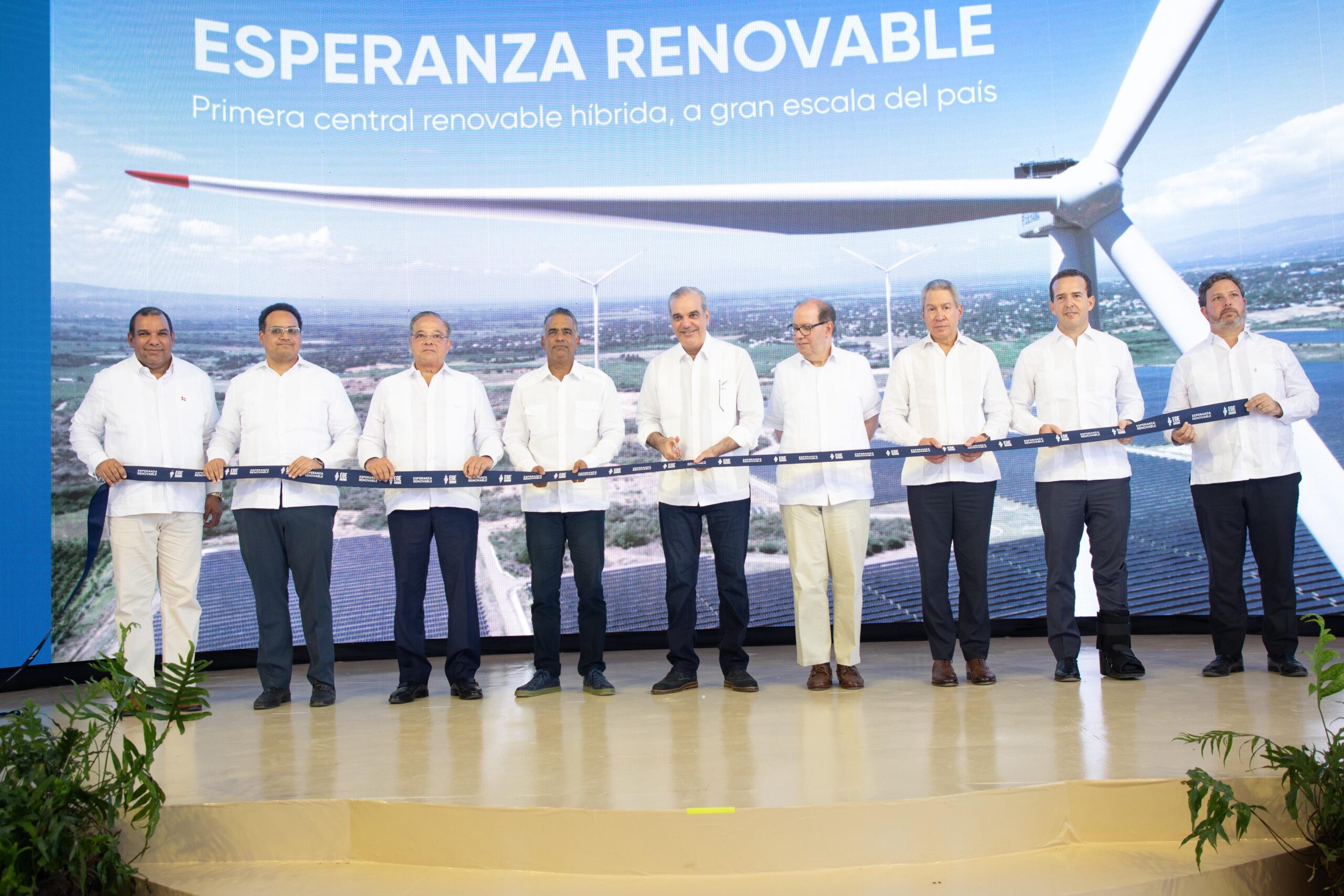 Abinader inaugura central Esperanza Renovable de EGE Haina en Valverde