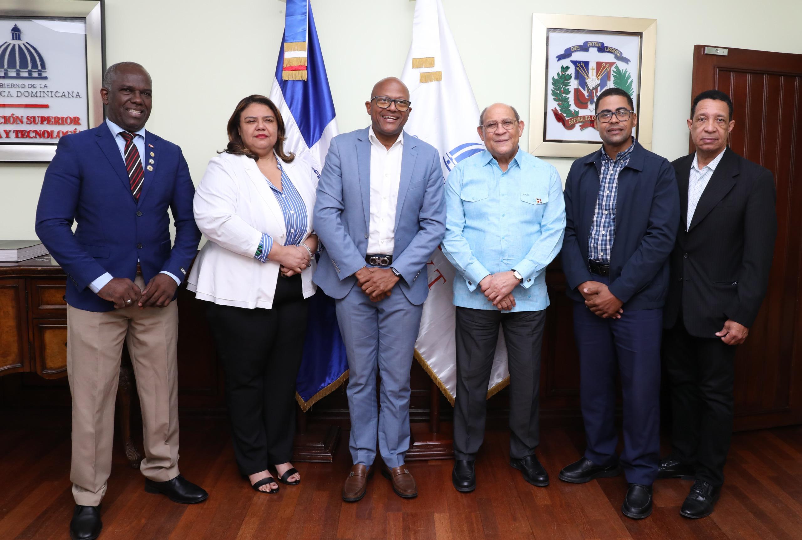 MESCyT y CMD fortalecen diálogo sobre residencias médicas y transformación de la educación en salud