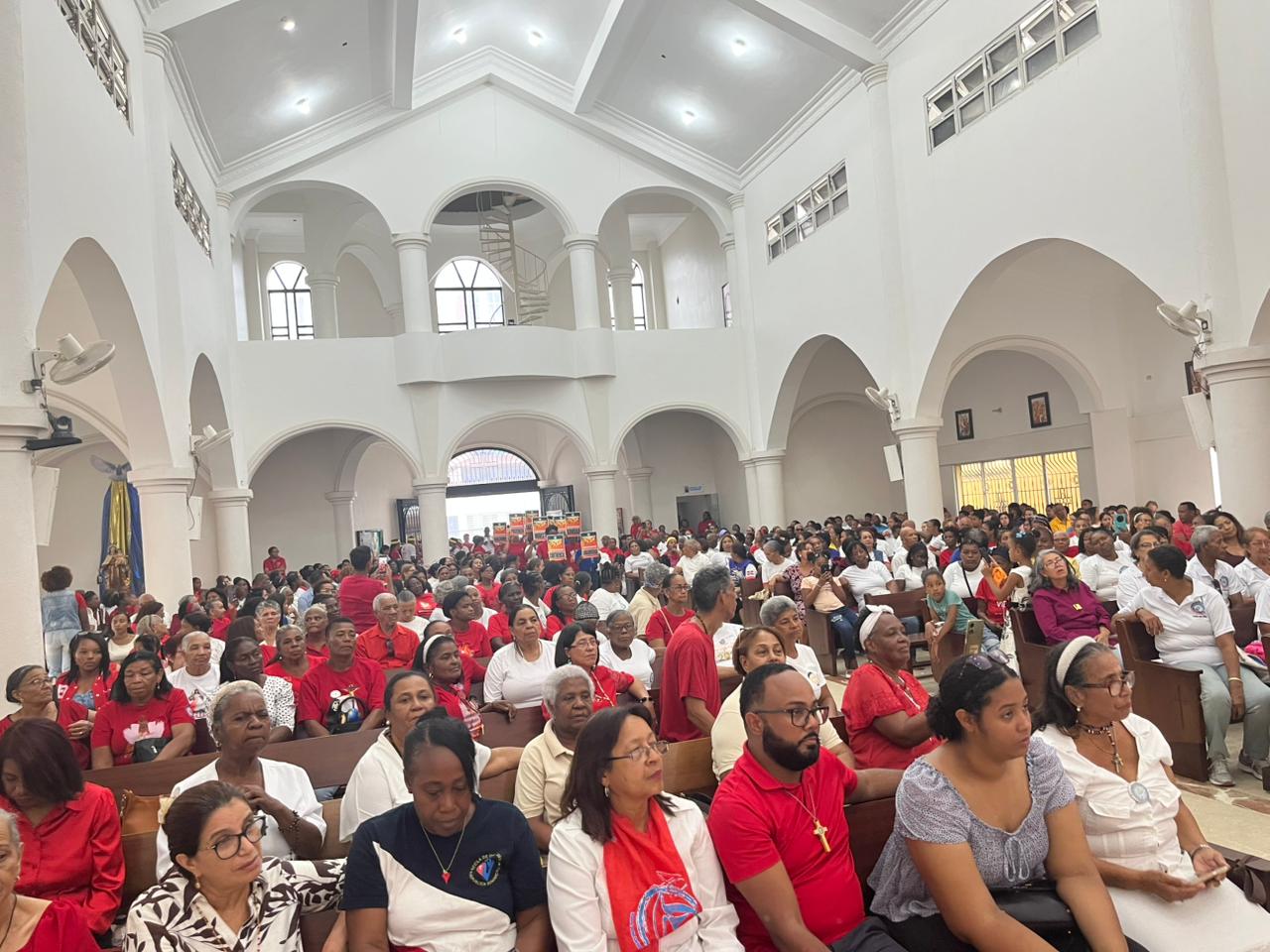 Monseñor Ruiz llama a la Renovación Carismática a ser luz en Pentecostés