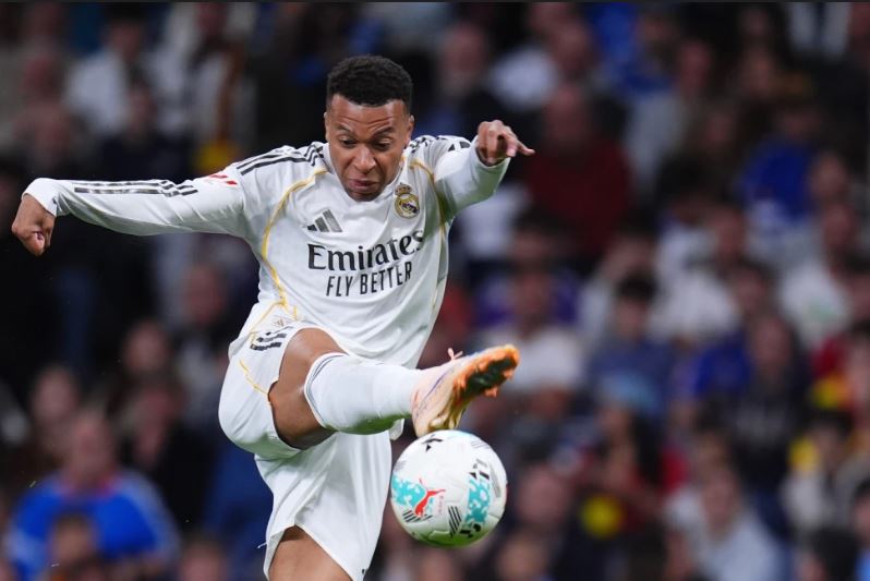 Kylian Mbappé, entre los jugadores abucheados por aficionados del Real Madrid pese a 2-0 ante Oviedo