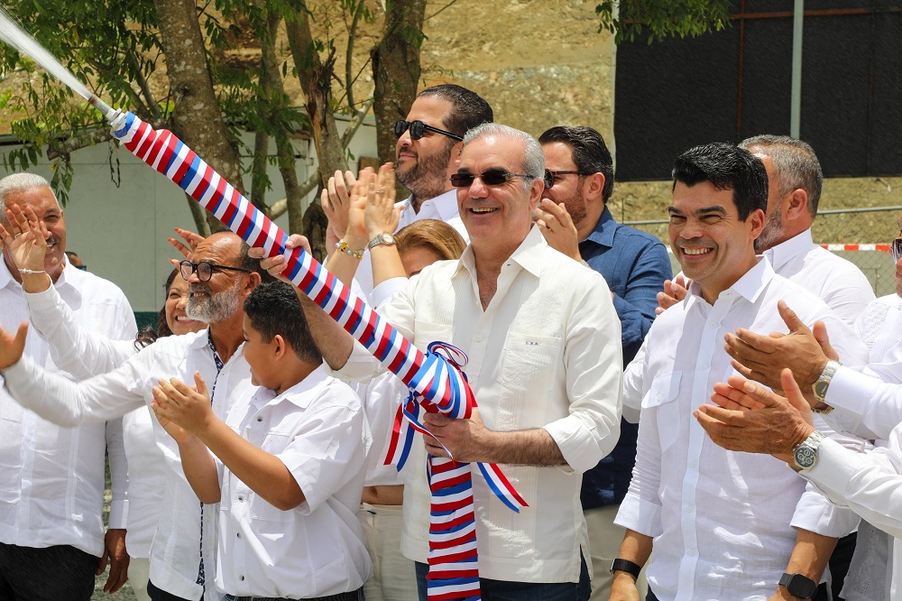 Presidente Abinader y Wellington Arnaud inauguran acueducto múltiple San José de Ocoa-Sabana