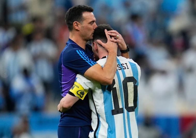 De técnico novato a campeón mundial. Scaloni ante desafío de replicar su mejor obra con Argentina