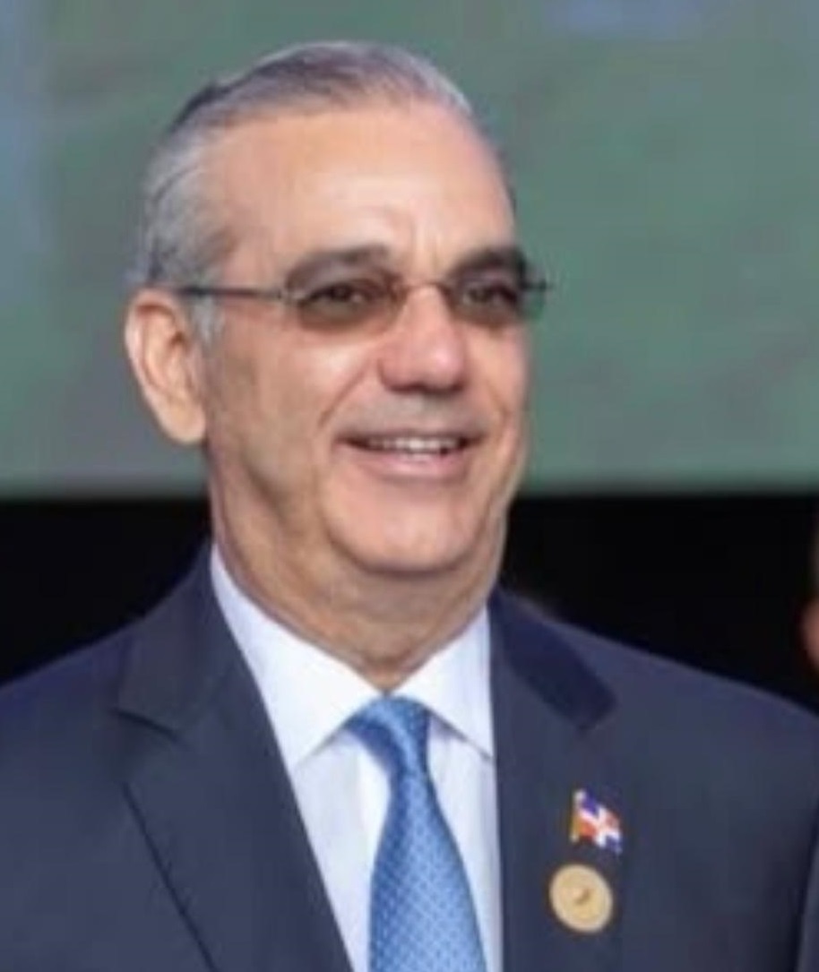 Presidente Luis Abinader arribó a Miami para recibir el premio “Campeón de la Libertad”