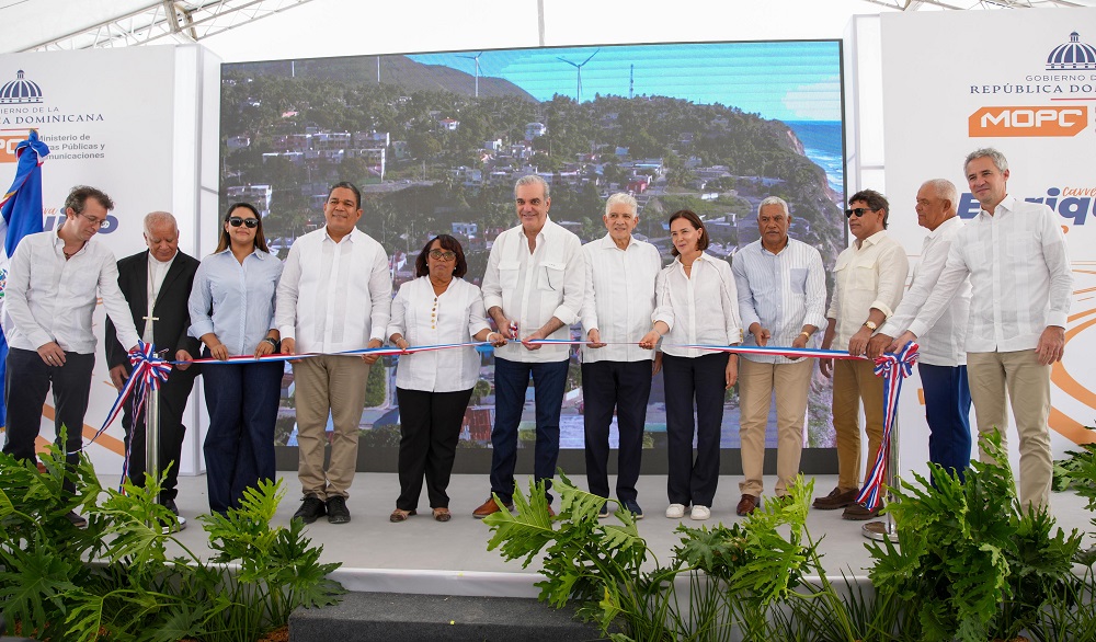 Presidente Abinader inaugura carretera Enriquillo–El Higüero en Barahona