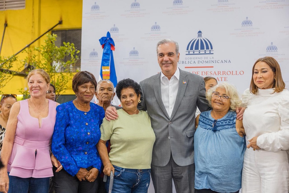 Gobierno inicia entrega de “El Cariñito” que beneficia a un millón de madres