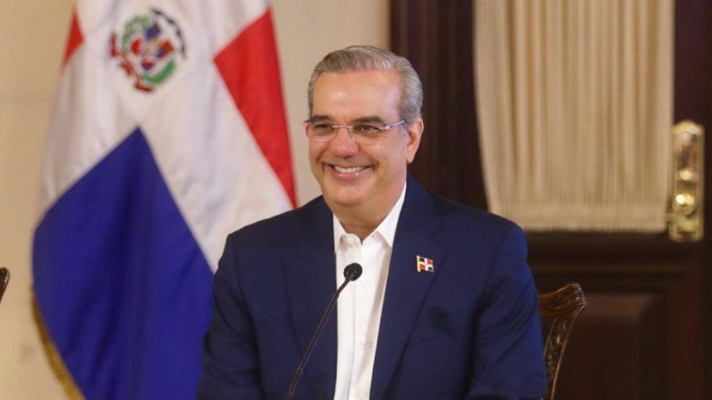 Abinader destina su salario de 2025 a obras sociales