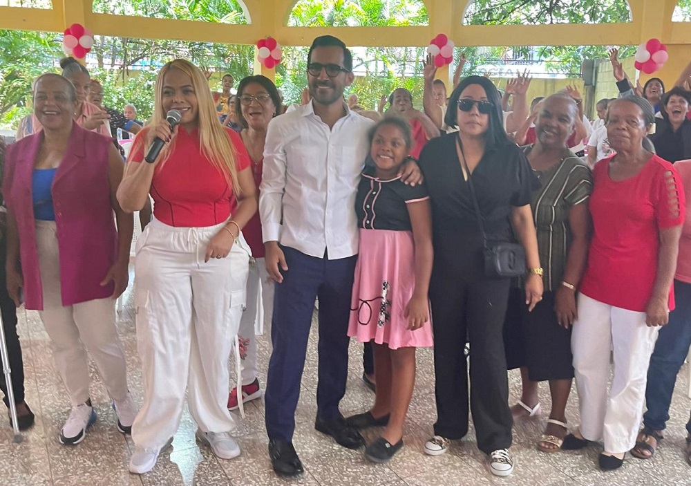 Luis Cruz, y Fundación Cruz Jiminián celebran multitudinario festejo a las madres