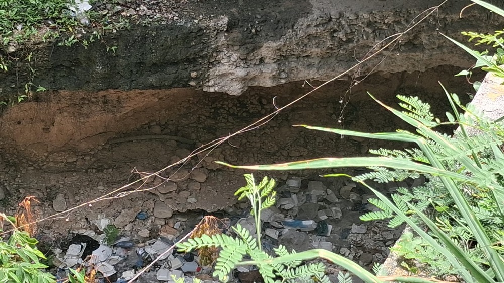 Transportistas y comunitarios alertan sobre el grave deterioro del puente Barahona-Cabral