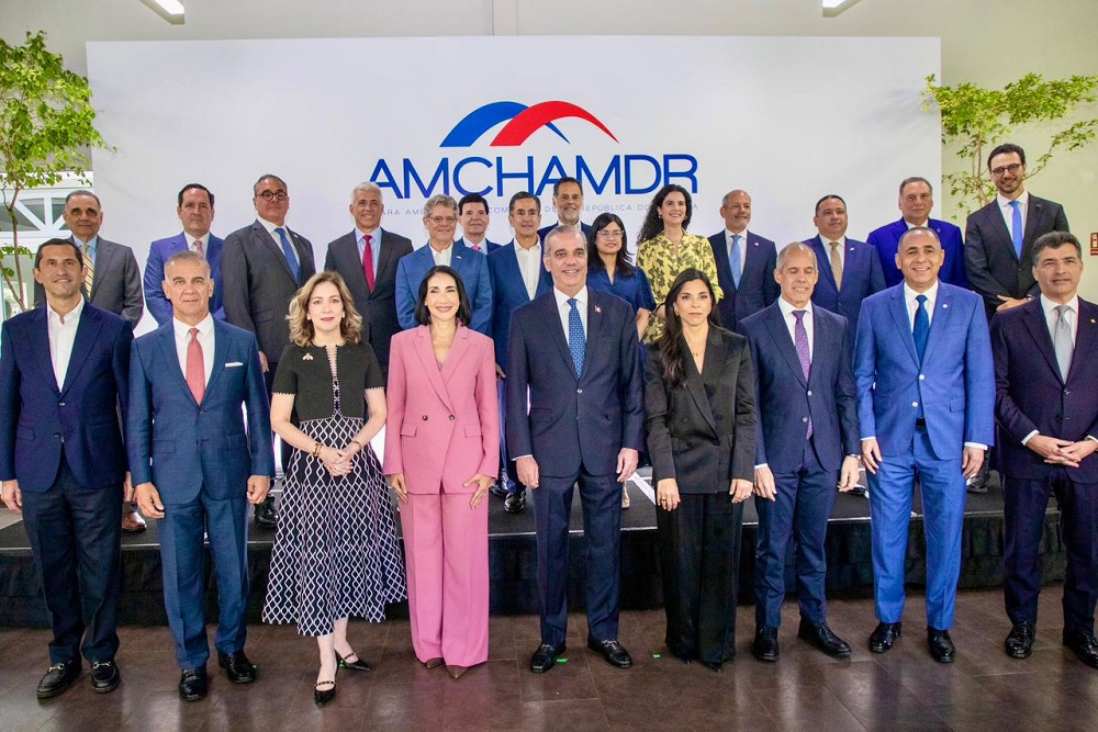 Primera dama resalta claves del desarrollo en almuerzo de AMCHAMDR