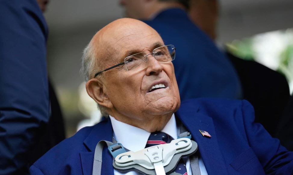 Exalcalde de NY Rudy Giuliani se encuentra hospitalizado en estado crítico, dice su portavoz