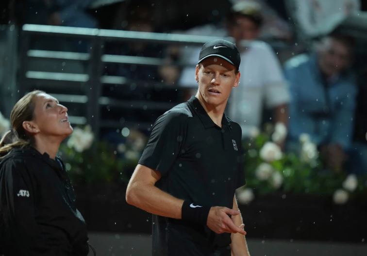 Ruud arrasa a Darderi y avanza a final del Abierto de Italia. Lluvia suspende Sinner-Medvedev