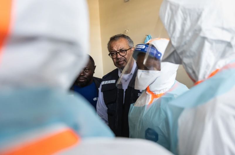 El jefe de la OMS celebra 5 recuperaciones de ébola al inaugurar un centro de tratamiento en Congo