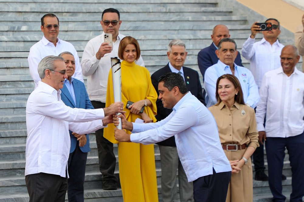 Abinader inicia ruta de la antorcha para los XXV Juegos Centroamericanos y del Caribe Santo Domingo 2026